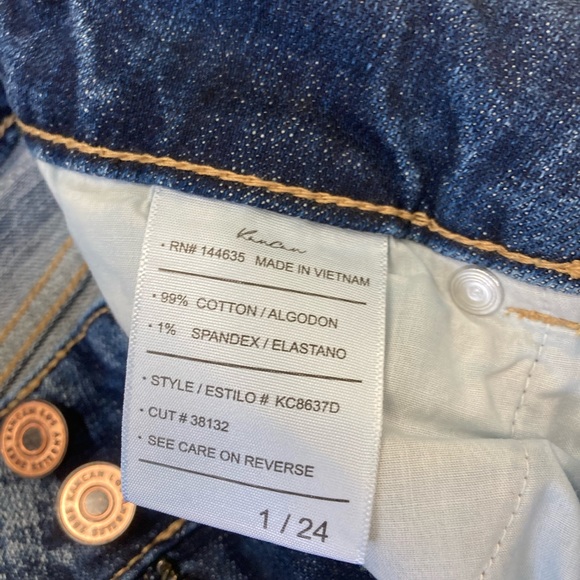 KanCan High-waisted Capri Jeans| Distressed Denim NWOT. Size 1/24. Small. - Picture 10 of 11